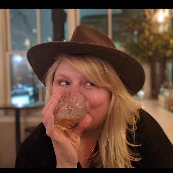 Meet the Posher Other - Meet your Posher, Dana